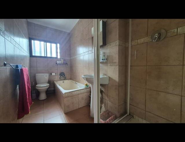 2 BEDROOM DUPLEX FOR SALE IN VAN RIEBEECK PARK